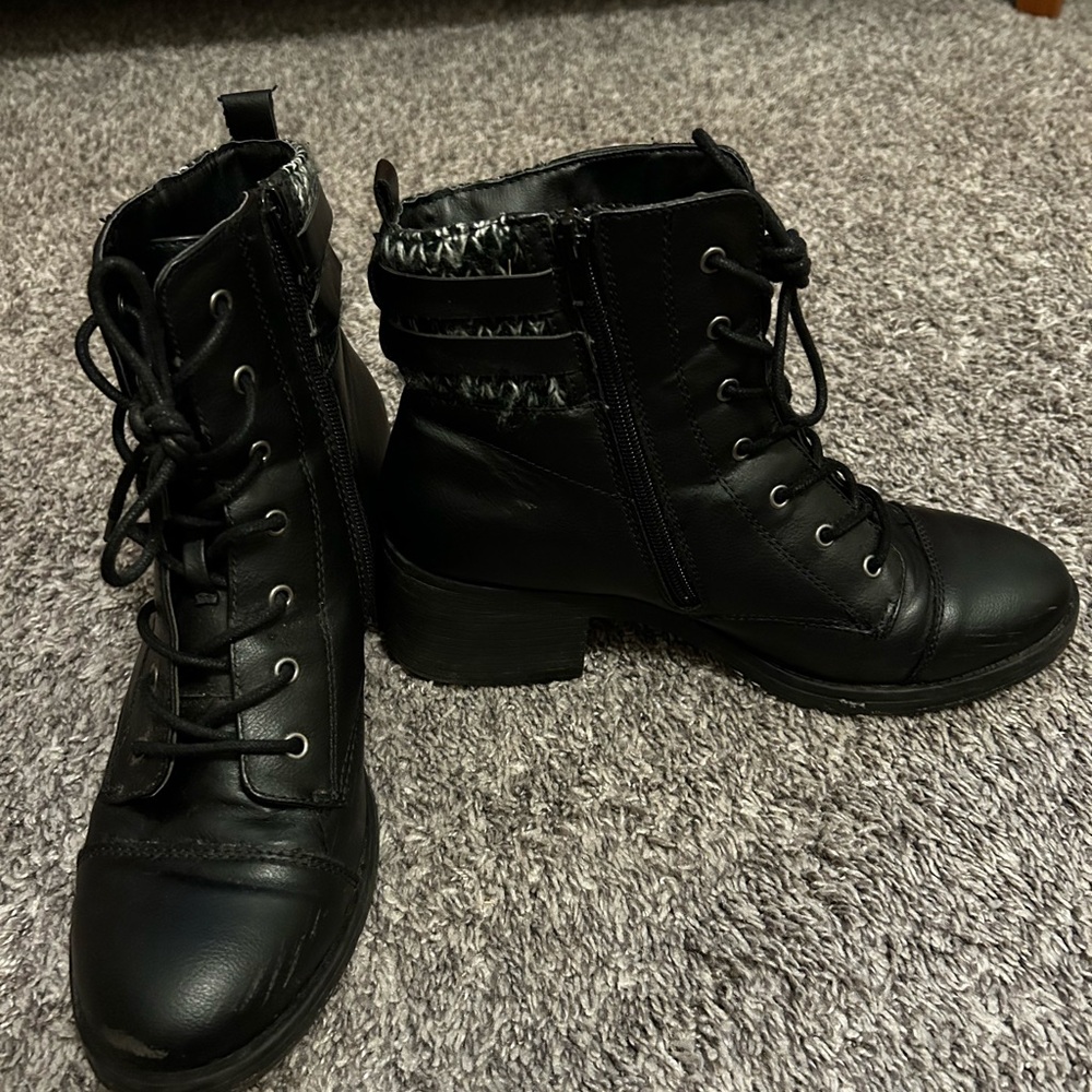 Black Lace-Up Women's Boots Size 10 - Picture 2 of 2